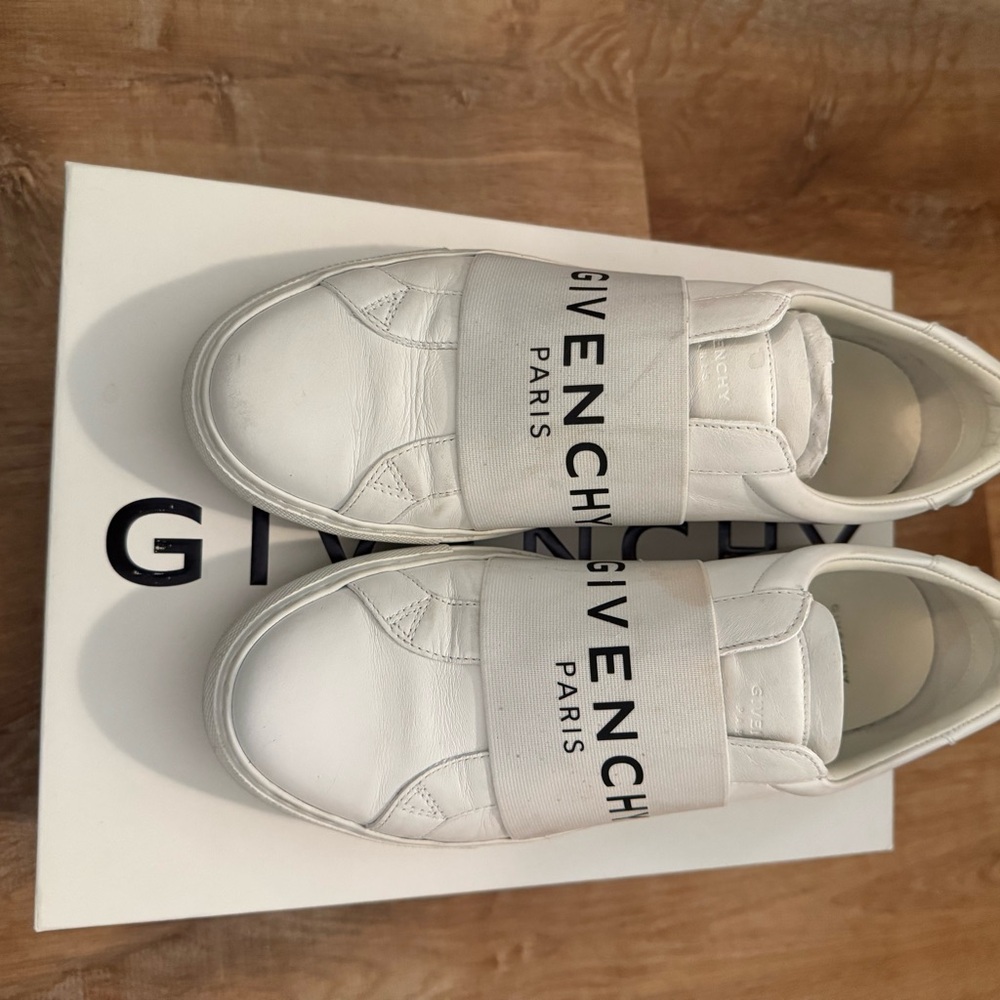 Givenchy leather white sneakers with white elastic logo band. Size 39.5